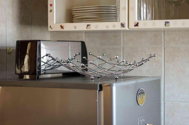 Best Location borehole water FREE WIFI 5min to CBD - image 2