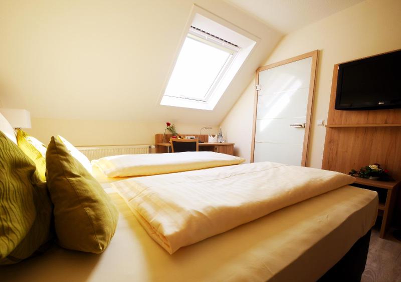 Comfort Plus Single Room image 3