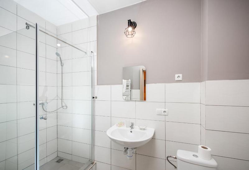 Budget Double Room image 3