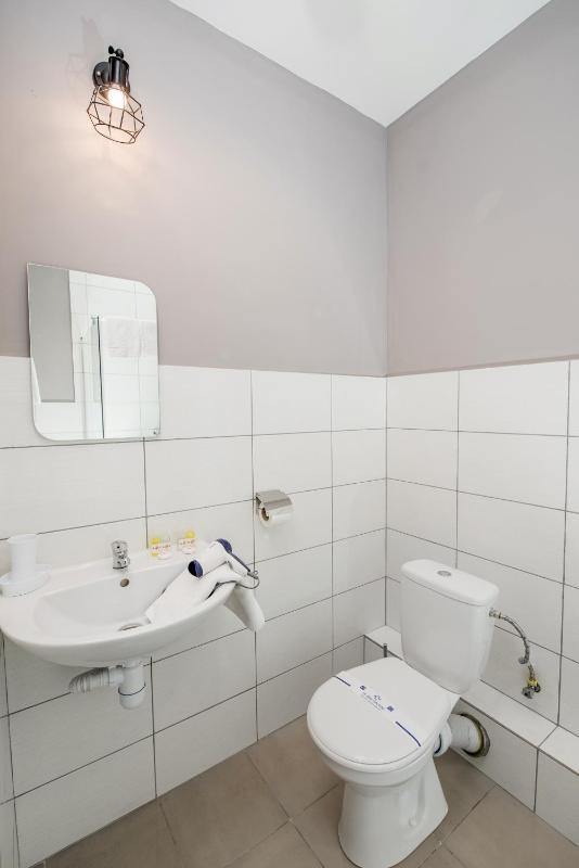 Double or Twin Room with City View image 3
