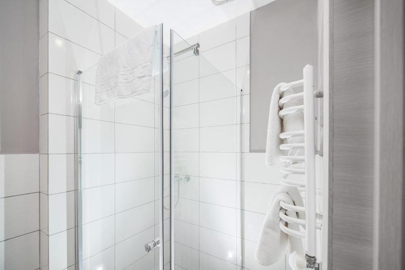 Double or Twin Room with City View image 4