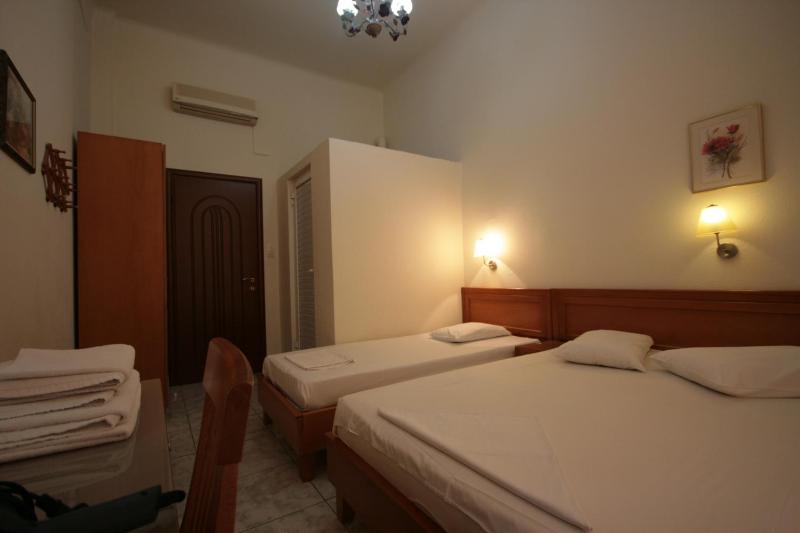 Double Room image 3