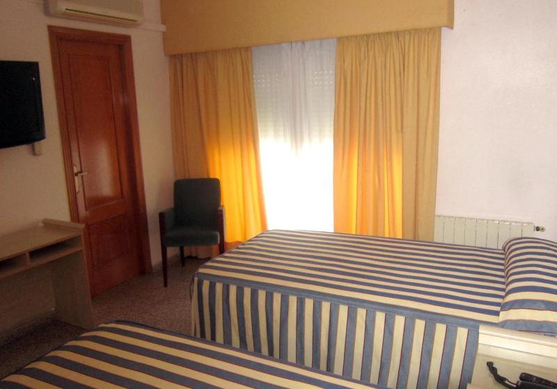 Double or Twin Room image 2