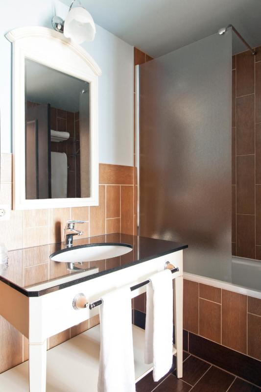 Basic Standard Room with Access To PortAventura Park + 1-day ticket to Ferrari Land image 3