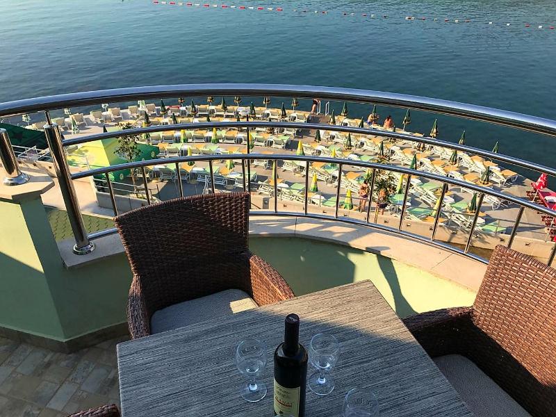 Studio Apartment with Sea View image 2