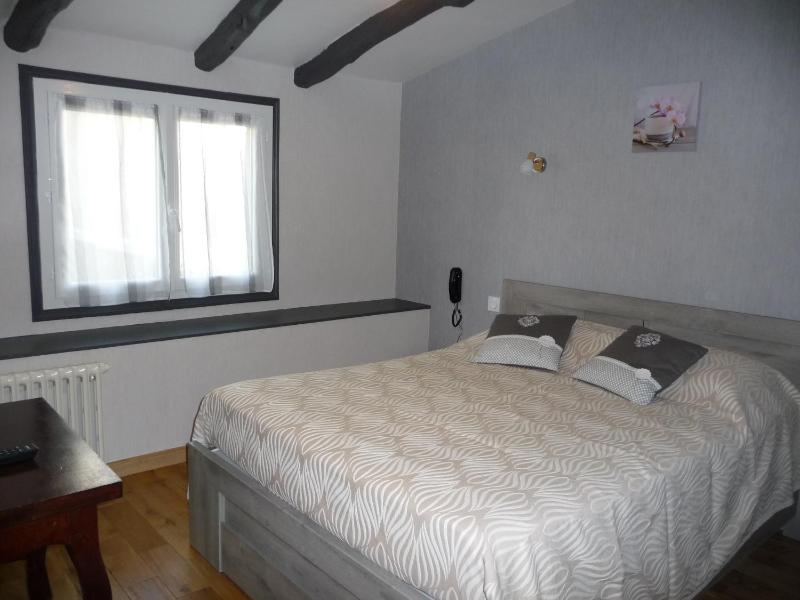 Standard Double Room image 3