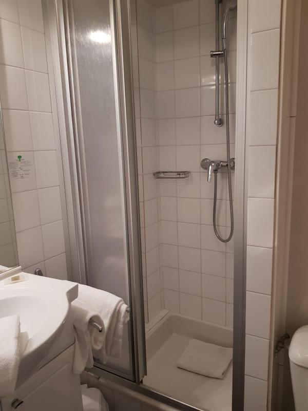 Single Room image 3