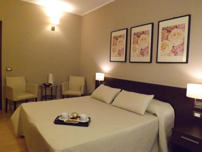 Deluxe Double or Twin Room with Balcony image 2