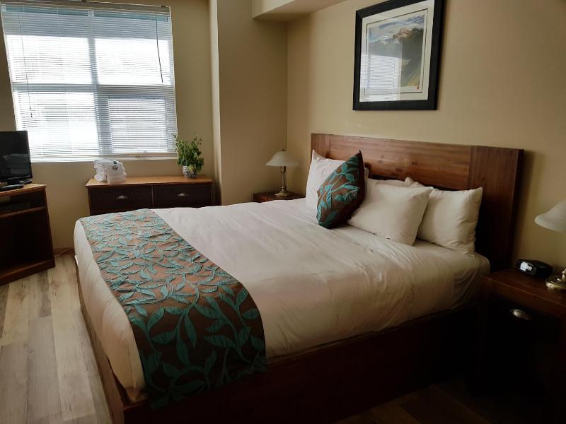 Sunset Resorts Canmore and Spa - image 4