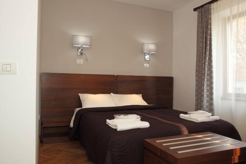 Double Room image 3