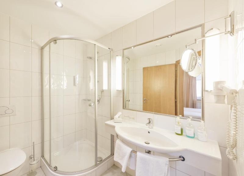 Double Room image 4