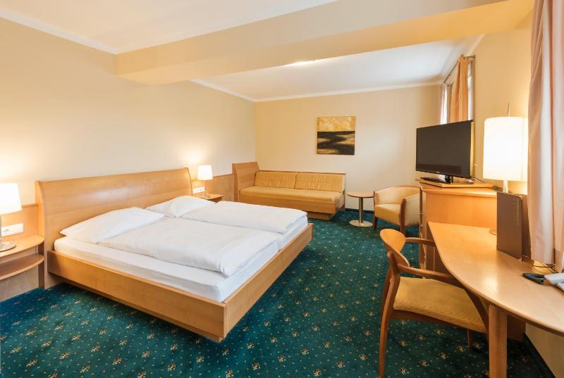Double Room image 3
