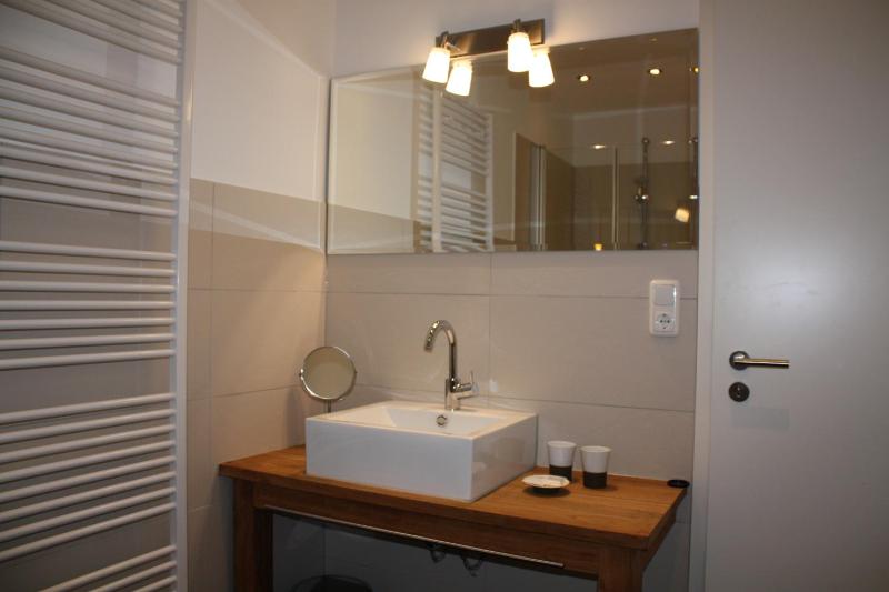 Large Double Room image 4