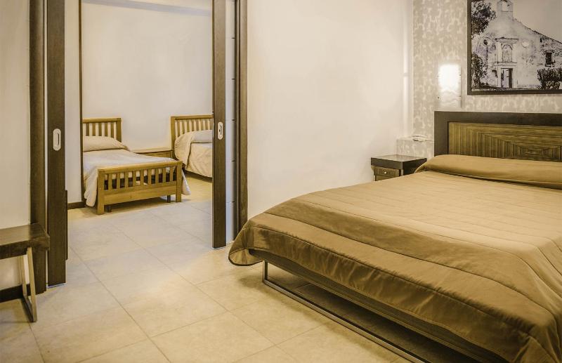 Quadruple Room with Bathroom image 1