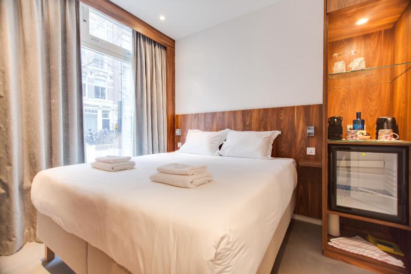 Deluxe Double Room image 3