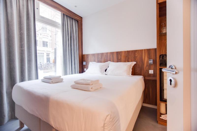 Deluxe Double Room image 2