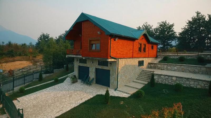Deluxe Bungalow image 2