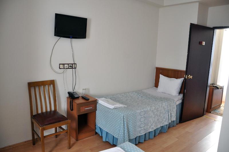 Standard Triple Room image 3