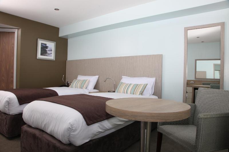 Twin Room image 2