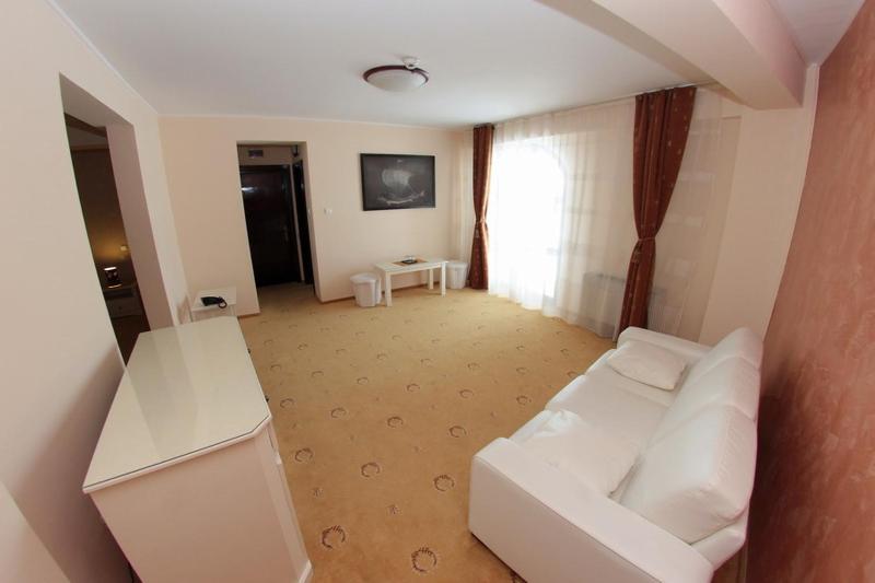 One-Bedroom Suite image 3