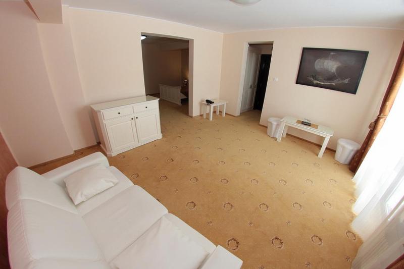 One-Bedroom Suite image 4
