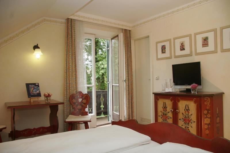 Double Room with Balcony image 4
