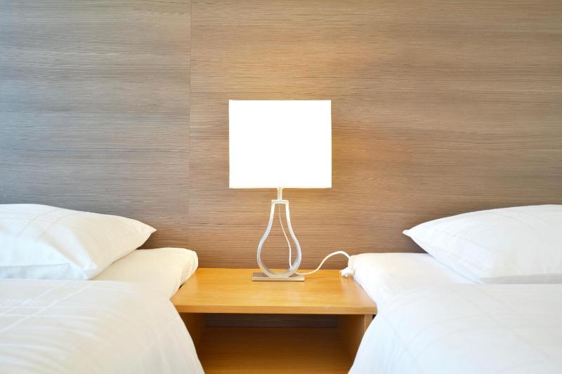 Twin Room image 4
