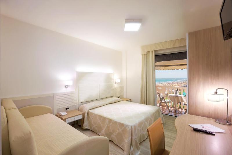 Superior Double or Twin Room with Sea View image 1