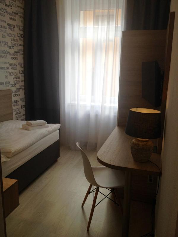 Single Room image 4