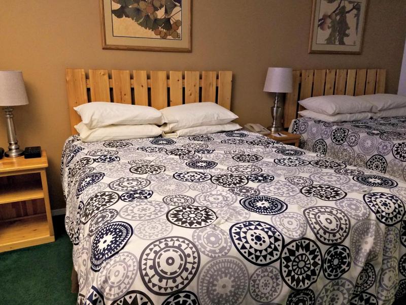 Queen Room with Two Queen Beds image 3