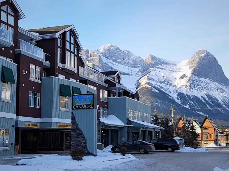 Sunset Resorts Canmore and Spa - image 30