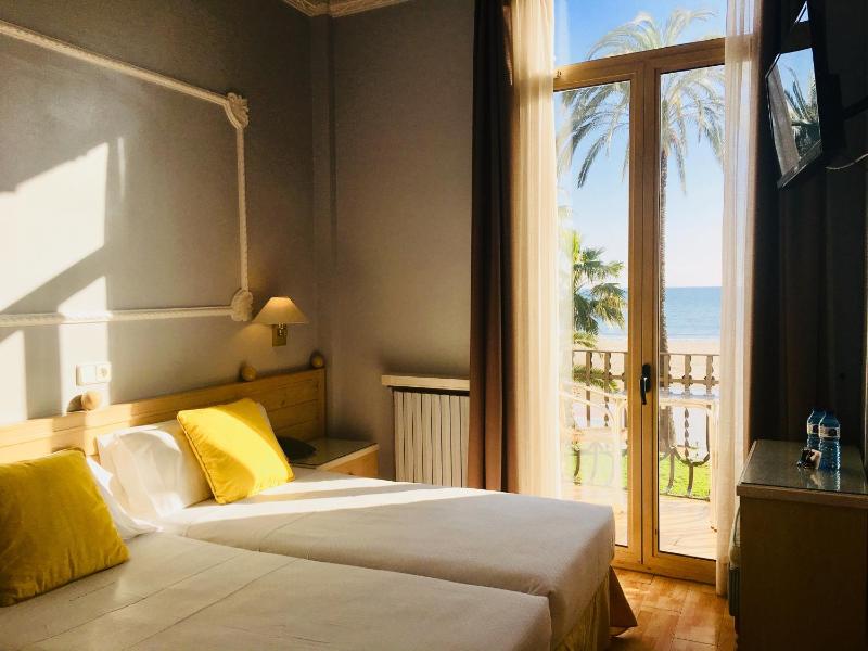 Double or Twin Room with Sea View and Balcony image 3