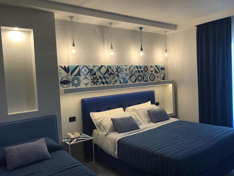 Triple Room with Balcony image 3