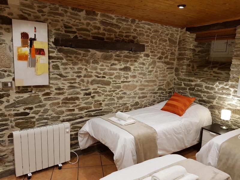 Quadruple Room with Private Bathroom image 4