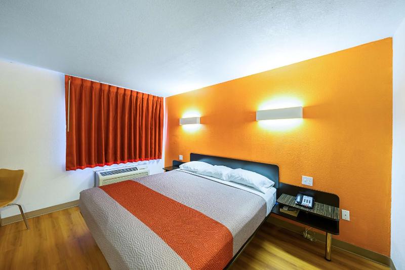 King Room - Non-Smoking image 1