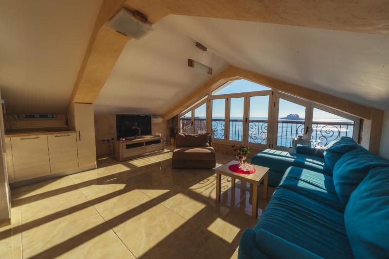 Studio Apartment with Sea View image 3