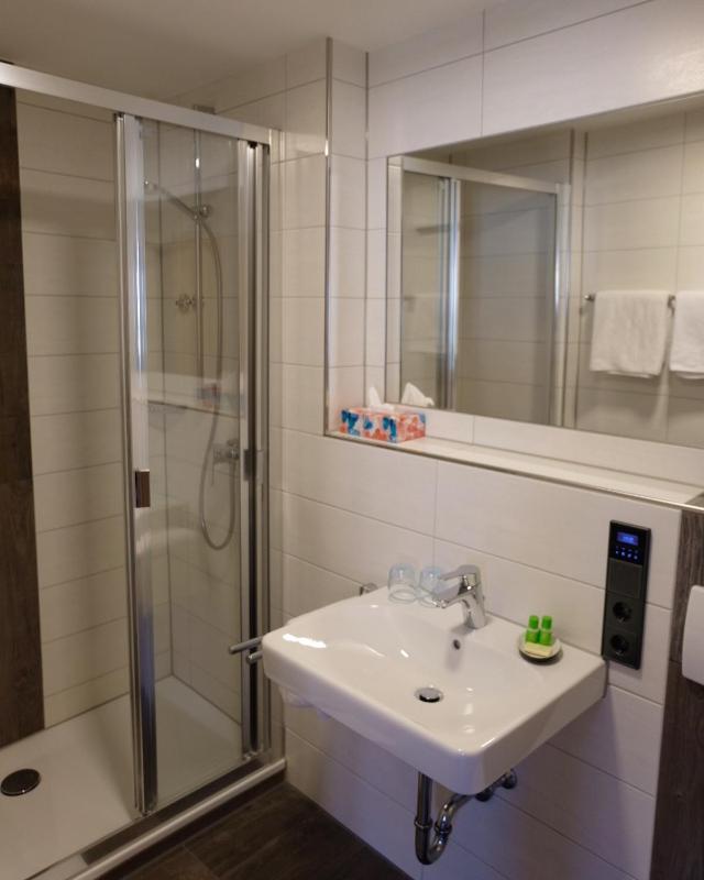 Deluxe Double Room with Shower image 3