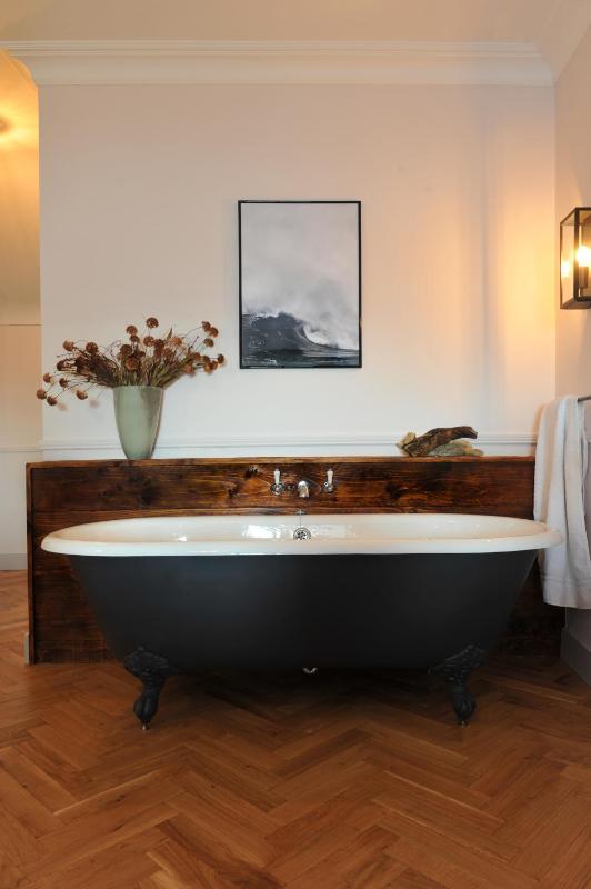 Deluxe Double Room with Sea View image 3