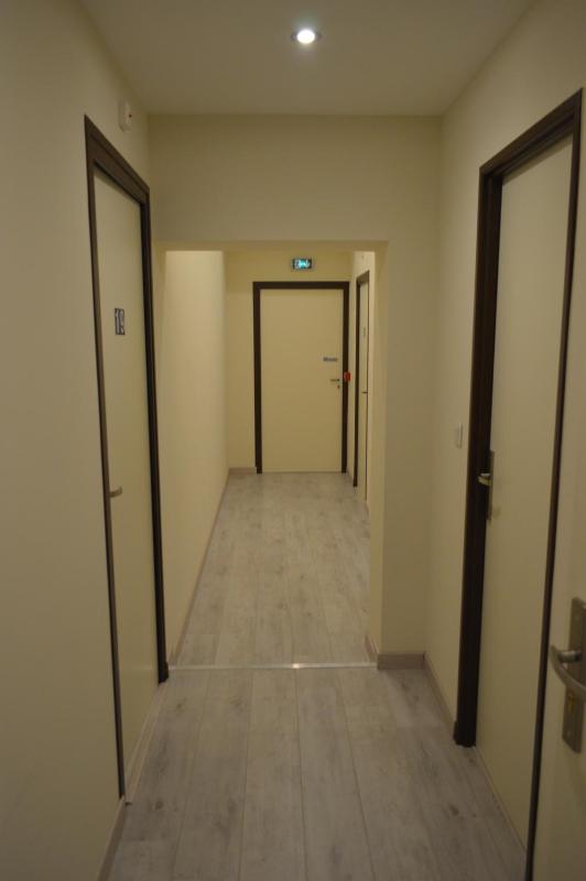 Two Adjacent Double/Twin Room with common bathroom - Stair access only image 3