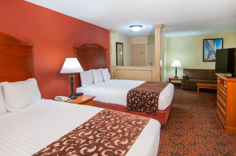 Double Queen Suite image 3