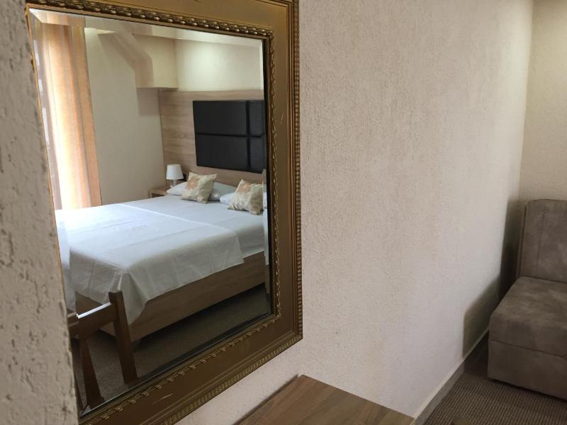 Triple Room with Balcony image 4