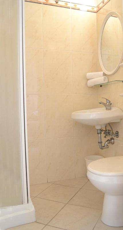 Economy Double or Twin Room image 2