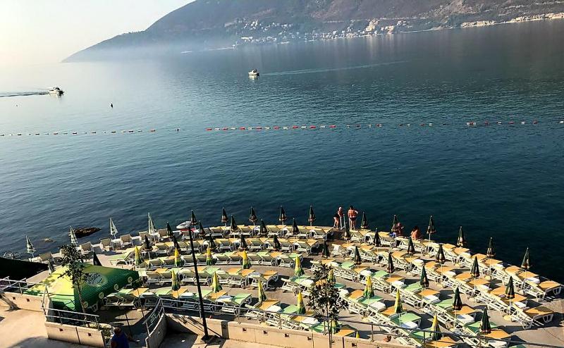 Apartment with Sea View image 2