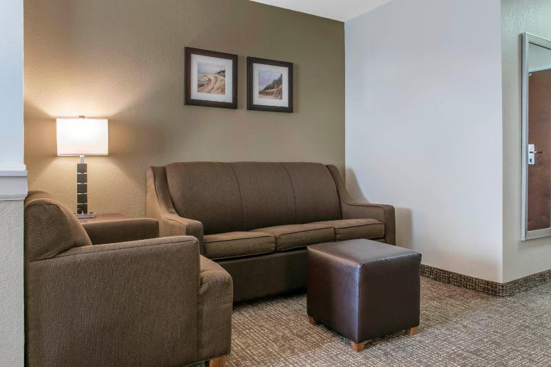 King Suite - Non-Smoking image 4