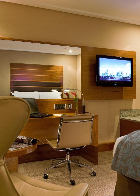 Superior Twin Room image 4