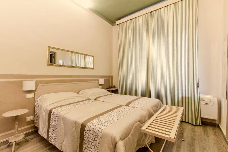 Twin Room with Private Bathroom image 2