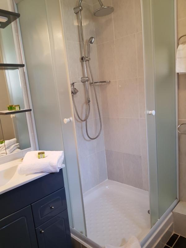 Double Room for Single Use image 1