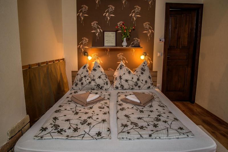 Deluxe Double Room image 3