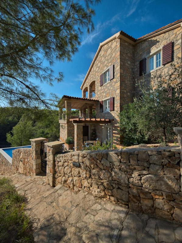 One-Bedroom Apartment image 2