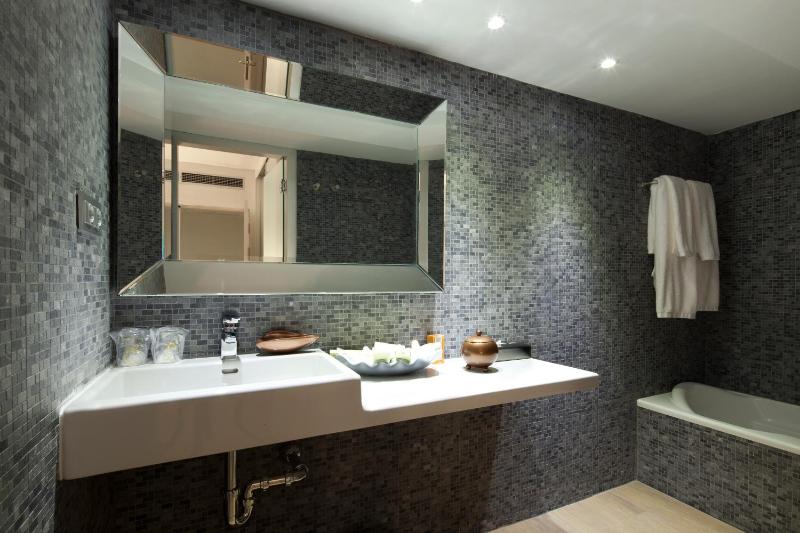 Superior Suite with Sea View image 2